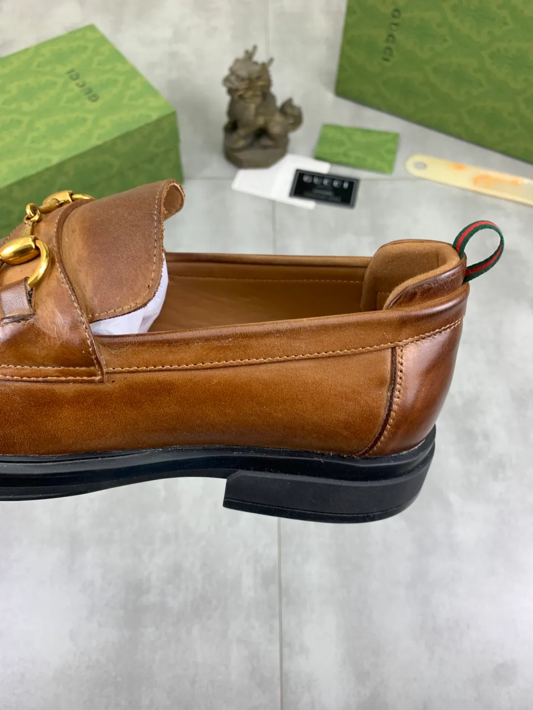 Men's shoes💰P500💰【New model, soft and comfortable Gucci classic business leather shoes hot selection (Gucci) official website latest Gucci 🎁 business leather shoes, hot style 💥 simple and elegant style, exclusive for trendy men. Unique official website latest brand original double G embossed element 👑Gucci Original decoration, fashionable and generous, made of original calfskin ✅ fully imported first-layer pigskin lining, official website designated wear-resistant, rubber business outsole, real-life photos of classic models at the counter 🎬38-44 (customized for 45) 3⃣️ colors available
